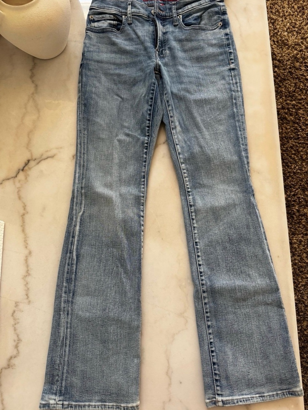 Lucky brand light acid wash boot cut
Size 27